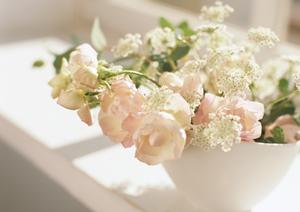 ホテルを彩るコードレステーブルランプ